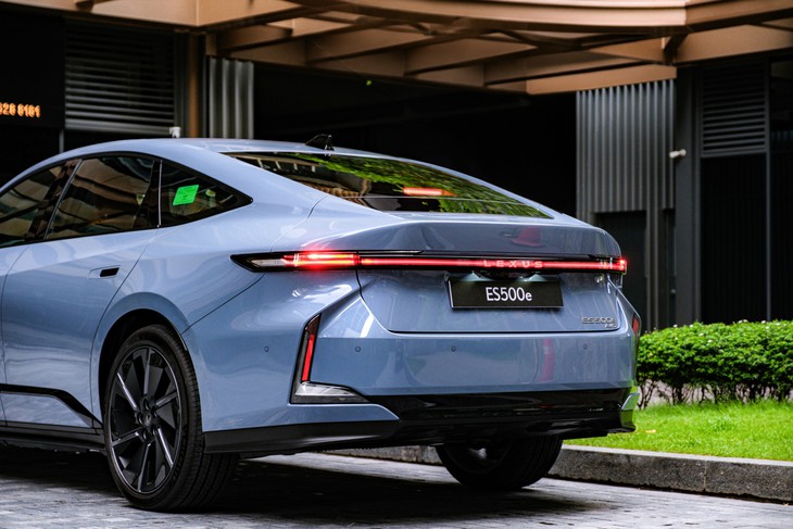 Lexus ES 2026 ra mắt Việt Nam: Giá từ 2,34 tỉ, lần đầu xuất hiện bản điện, có công nghệ lần đầu áp dụng - Ảnh 16.