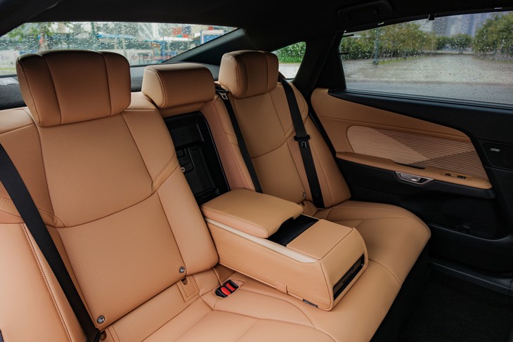 Lexus ES 2026 ra mắt Việt Nam: Giá từ 2,34 tỉ, lần đầu xuất hiện bản điện, có công nghệ lần đầu áp dụng - Ảnh 10.