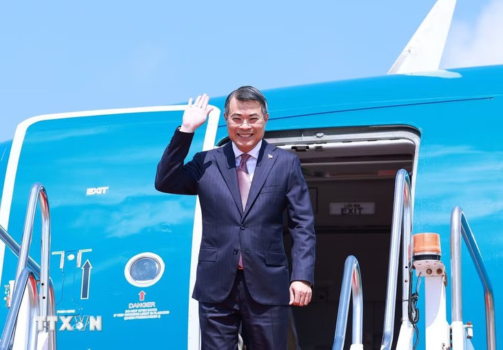 Thủ tướng Lê Minh Hưng bắt đầu thăm chính thức Lào - Ảnh 1.