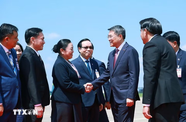 Thủ tướng Lê Minh Hưng bắt đầu thăm chính thức Lào - Ảnh 4.