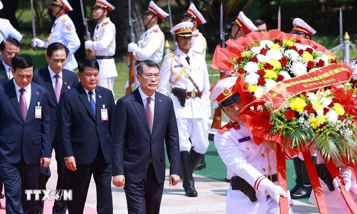 Lễ đón trọng thể Thủ tướng Lê Minh Hưng thăm chính thức Lào - Ảnh 7.