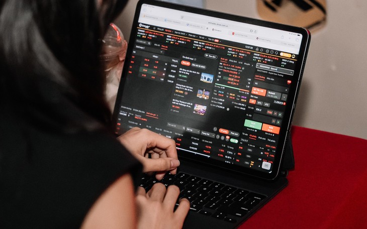 Chứng khoán 9-10: Lực cầu chưa phục hồi, VN-Index đối mặt nguy cơ thủng mốc 1.700 điểm - Ảnh 4.