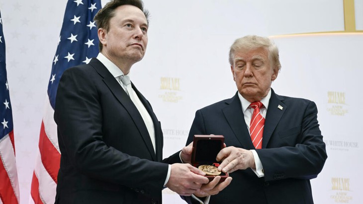 Ông Trump gọi tỉ phú Elon Musk là 'bảo vật quốc gia' - Ảnh 1.