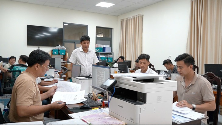 Ông Đinh Văn Nơi chỉ đạo tập trung giải quyết hồ sơ, phục vụ người dân - Ảnh 3.