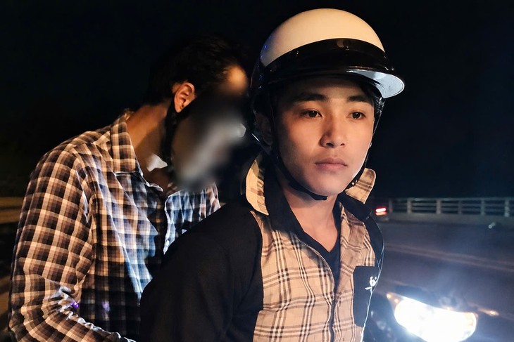 Bán vé số dạo, không có tiền chơi game, thanh niên 18 tuổi cướp xe ôm - Ảnh 1.