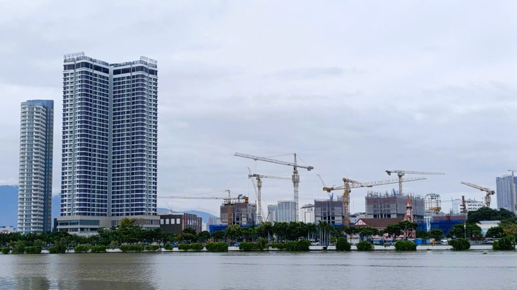 Đường Trần Hưng Đạo vì sao ngập cục bộ dù nằm bên sông Hàn? - Ảnh 3.