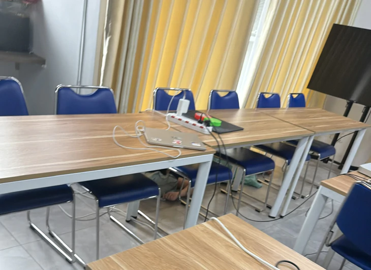 Biến tướng homeschooling: Tự học nhưng 'cày' bán trú cả tuần, ăn cơm hộp, ngủ ghế lười trong căn hộ, nhà thuê - Ảnh 3.
