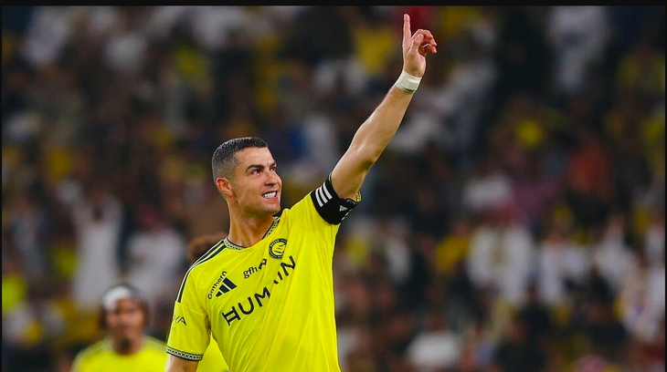 Ronaldo ghi bàn giữa ồn ào ở đội tuyển Bồ Đào Nha  - Ảnh 1.