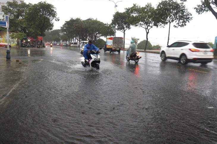 Đường Trần Hưng Đạo vì sao ngập cục bộ dù nằm bên sông Hàn? - Ảnh 2.