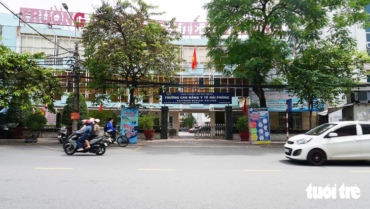 Vụ 'lệ phí lễ tốt nghiệp': Trường cao đẳng Y tế Hải Phòng thu hồi thông báo, hoàn tiền cho 268 sinh viên - Ảnh 1.