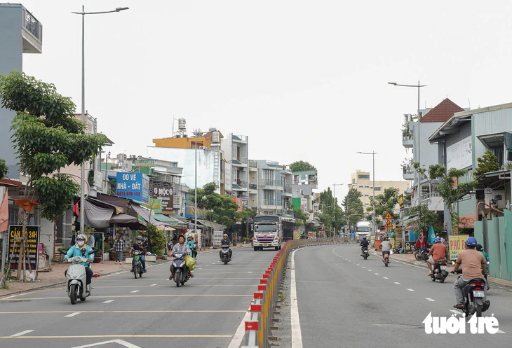 Người dân đường Nguyễn Ảnh Thủ nối dài, xã Bà Điểm phấn khởi khi được ngầm hóa lưới điện - Ảnh 1.