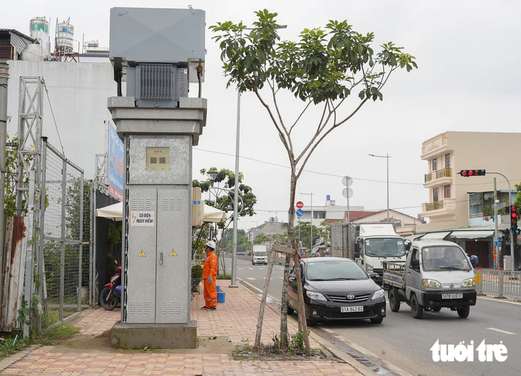 Người dân đường Nguyễn Ảnh Thủ nối dài, xã Bà Điểm phấn khởi khi được ngầm hóa lưới điện - Ảnh 10.