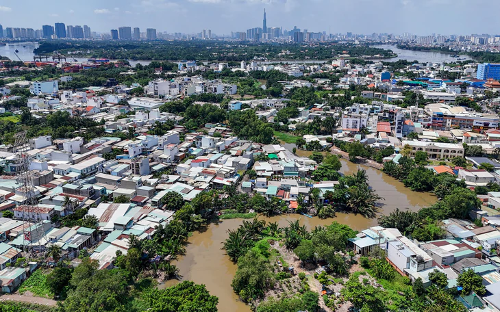Theo dòng rạch Thủ Đức, qua những khu dân cư thấp thỏm lo ngập - Ảnh 19.
