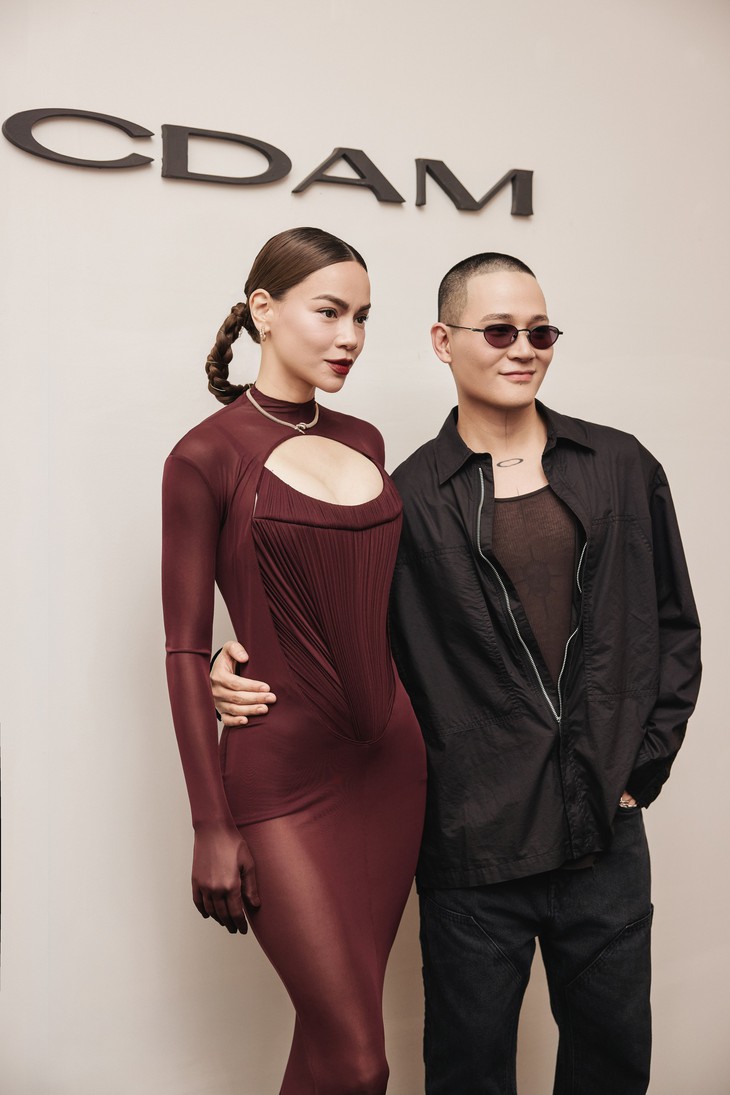 Người mẫu hóa tượng trong triển lãm mới của Cường Đàm - Ảnh 8.