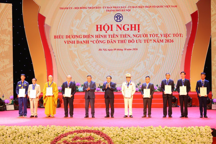 Giám đốc Công an TP Hà Nội và 8 cá nhân nhận danh hiệu Công dân Thủ đô ưu tú - Ảnh 1.