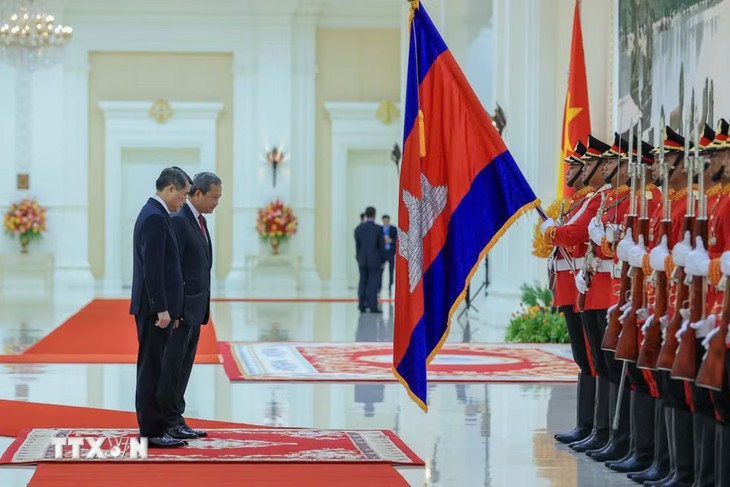 Thủ tướng Hun Manet chủ trì lễ đón Thủ tướng Lê Minh Hưng - Ảnh 3.
