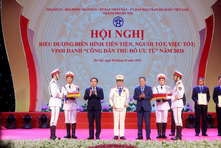 Giám đốc Công an TP Hà Nội và 8 cá nhân nhận danh hiệu Công dân Thủ đô ưu tú - Ảnh 3.