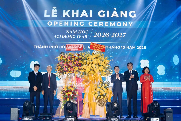 Tân sinh viên thủ khoa tại khu vực Bắc TP.HCM được đi Singapore trải nghiệm - Ảnh 1.