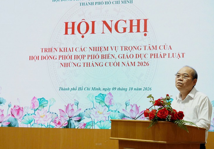Phó chủ tịch UBND TP.HCM Nguyễn Văn Bảy yêu cầu tuyên truyền pháp luật phải đúng nội dung, đúng đối tượng - Ảnh 1.