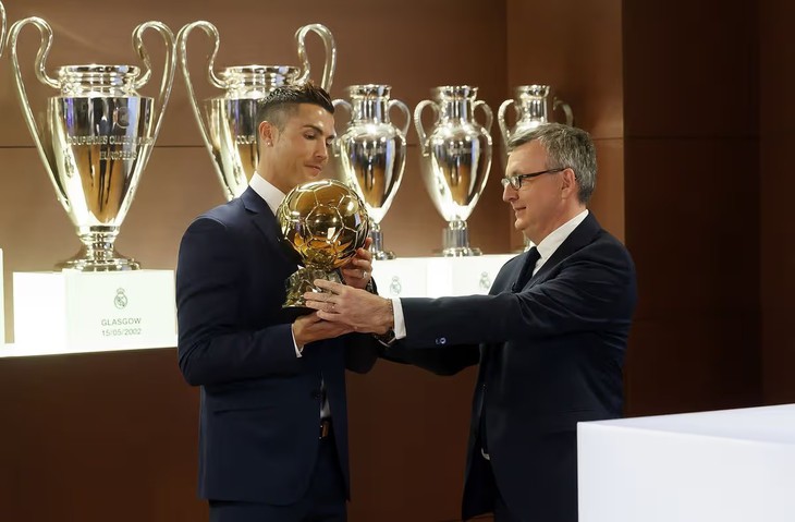 Cựu trưởng ban tổ chức Quả bóng vàng: 'Ronaldo thường vận động hành lang' - Ảnh 1.