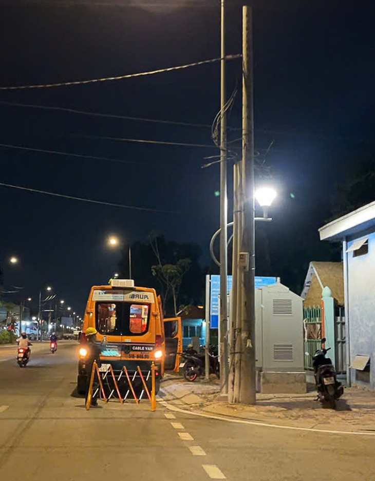 Người dân đường Nguyễn Ảnh Thủ nối dài, xã Bà Điểm phấn khởi khi được ngầm hóa lưới điện - Ảnh 5.