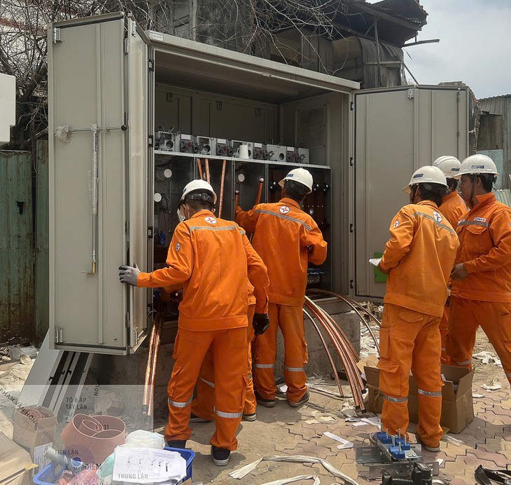 Người dân đường Nguyễn Ảnh Thủ nối dài, xã Bà Điểm phấn khởi khi được ngầm hóa lưới điện - Ảnh 6.