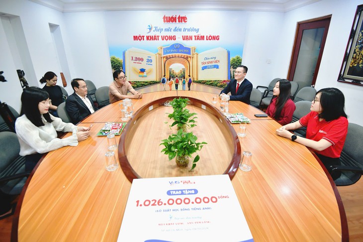 VUS đồng hành cùng học bổng Tiếp sức đến trường, tiếp thêm cơ hội học tiếng Anh cho tân sinh viên khó khăn - Ảnh 4.