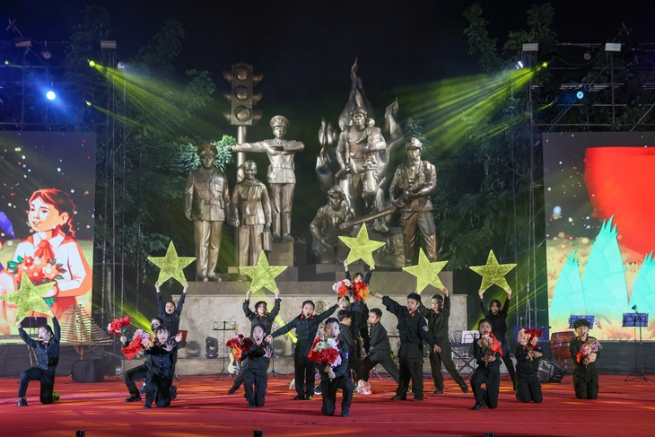 Ấn tượng chương trình nghệ thuật 'Mừng xuân dâng Đảng - Son sắt niềm tin' - Ảnh 4.