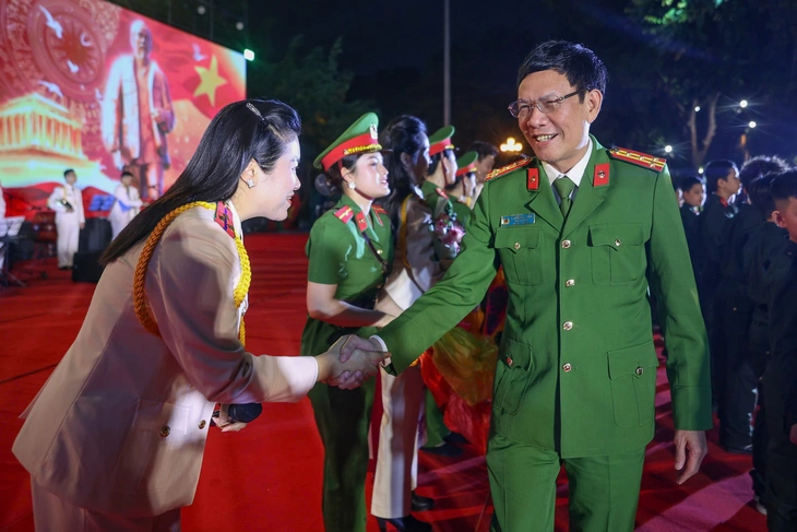 Ấn tượng chương trình nghệ thuật 'Mừng xuân dâng Đảng - Son sắt niềm tin' - Ảnh 9.