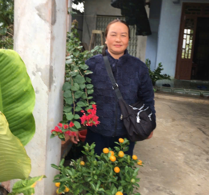 Nhặt được lắc vàng dài gần gang tay, người bán hàng rong trả lại người đánh rơi - Ảnh 1.