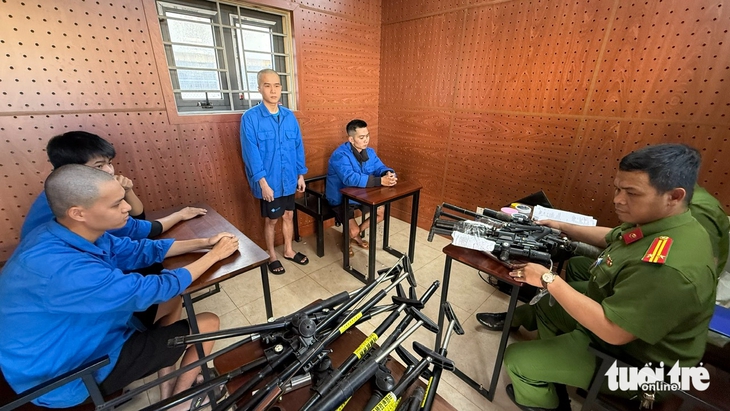 Công an Đắk Lắk phá đường dây chế tạo, mua bán vũ khí quân dụng trái phép - Ảnh 1.