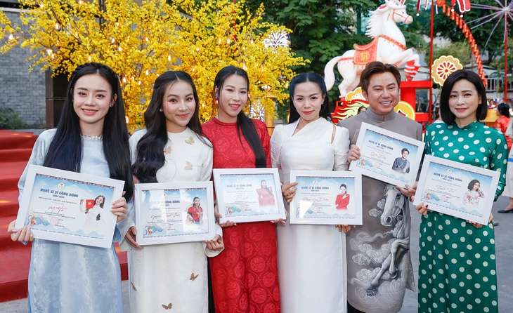 Hơn 100 người nổi tiếng được vinh danh Nghệ sĩ vì cộng đồng 2025 - Ảnh 4. Nghệ sĩ vì cộng đồng - Ảnh 4.