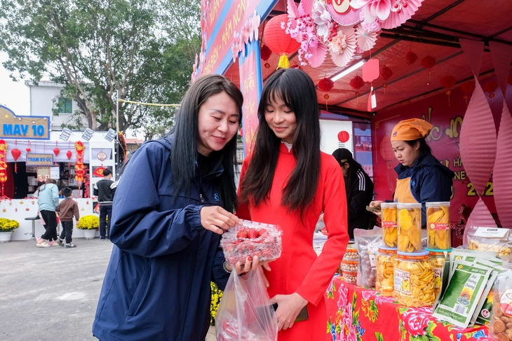 Thưởng Tết ngành dệt may có nơi đến 'tháng lương thứ 14, 15' - Ảnh 3. thưởng tết - Ảnh 3.