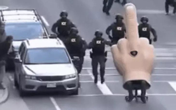 Sự thật về tin đồn đặc vụ ICE ‘đi tuần’ tại Thế vận hội mùa đông Milan - Cortina ở Ý - Ảnh 2.