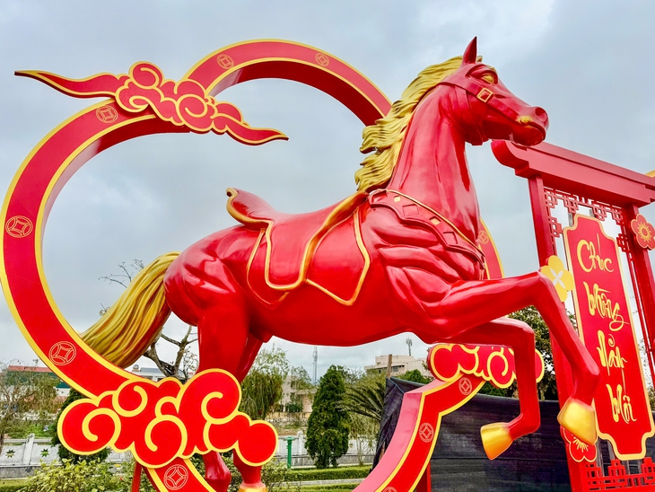 Linh vật ngựa vàng 'tung vó' giữa trời xuân xứ Lạng - Ảnh 4. Ngựa vàng - ngựa đỏ xứ Lạng tung vó giữa trời xuân - Ảnh 5.