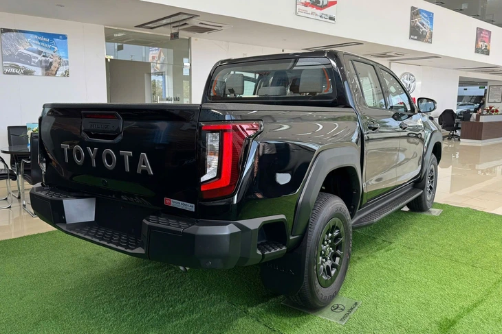 Toyota Hilux - Ảnh 5.