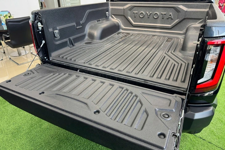 Toyota Hilux - Ảnh 7.