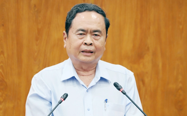 Chủ tịch Quốc hội, Bộ trưởng Bộ Nội vụ trao quà Tết tại Cần Thơ - Ảnh 2.