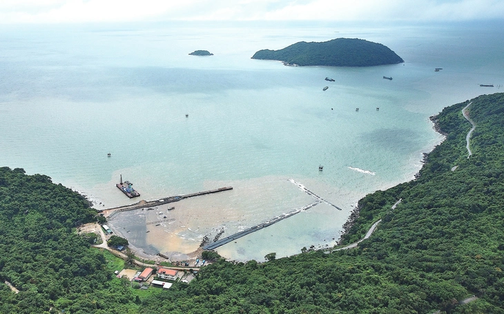 'Xông đất' những công trình ra đảo Hòn Khoai - Ảnh 2.