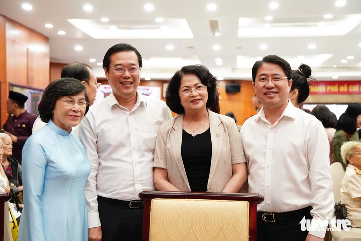 Bí thư Thành ủy TP.HCM Trần Lưu Quang chủ trì gặp mặt chúc Tết nguyên lãnh đạo Đảng, Nhà nước - Ảnh 8.