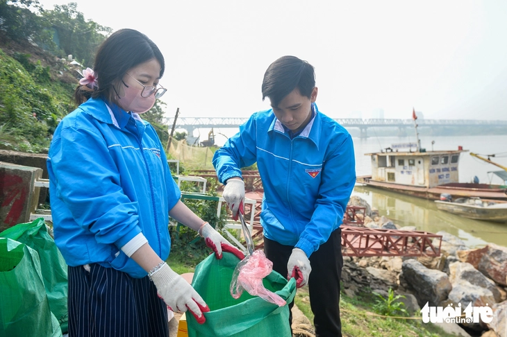 Thả cá chép không thả túi ni lông - Ảnh 3.
