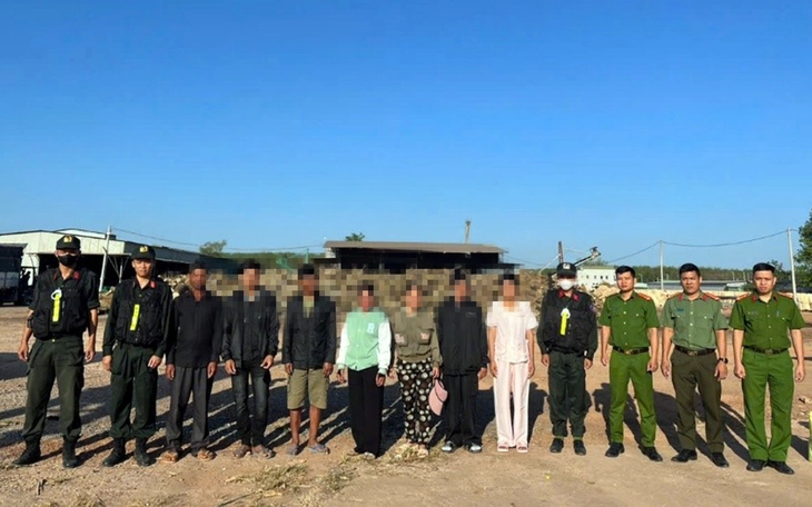 Xử lý giám đốc tổ chức cho người nước ngoài ở lại Việt Nam trái phép  - Ảnh 2.