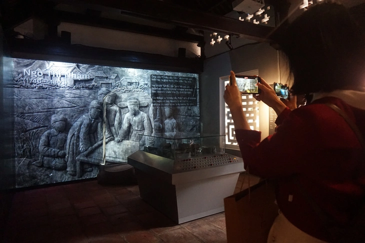 bia tiến sĩ - Ảnh 4.