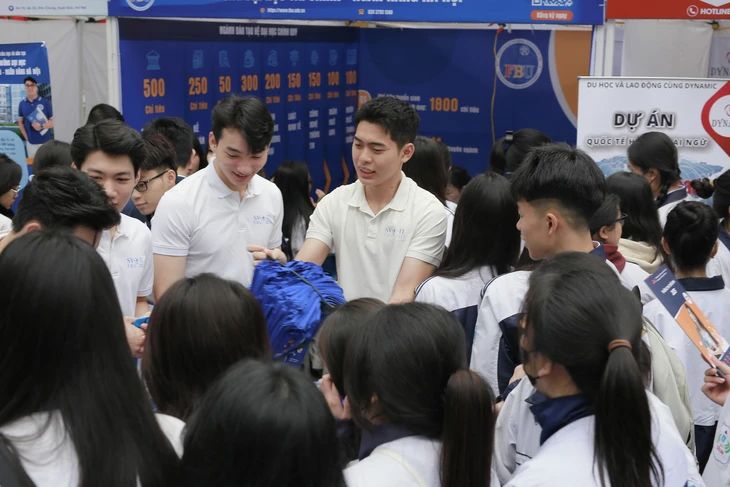 Trường ĐH Tài chính - Ngân hàng Hà Nội  - Ảnh 3.