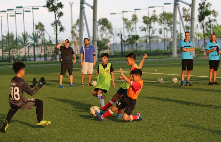 Trong bóng đá hiện đại, đừng yêu cầu Đình Bắc 'ngoan' như Khuất Văn Khang - Ảnh 3.