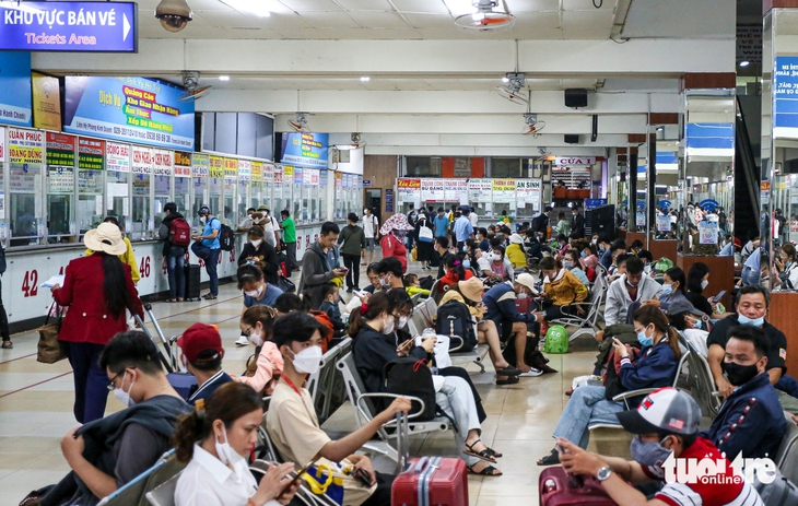 Tết này, gặp rắc rối giao thông ở TP.HCM gọi số nào? - Ảnh 2.