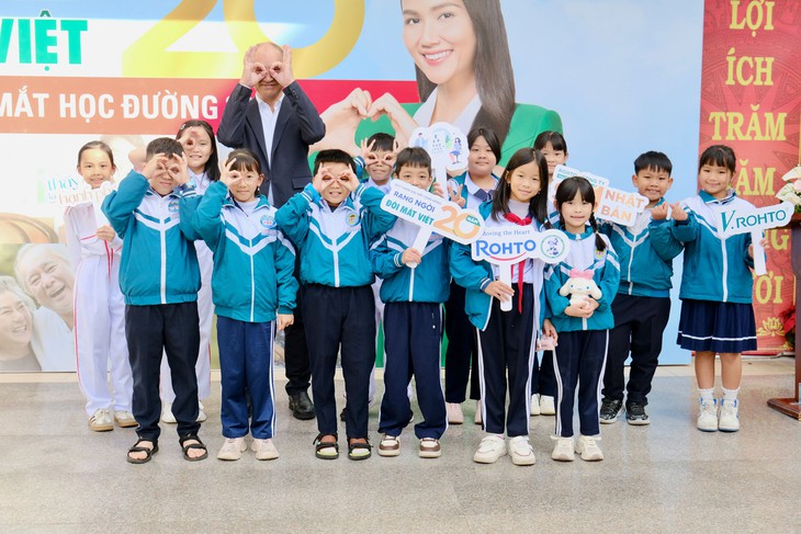 V.Rohto 20 năm mang đến hàng nghìn ca khám, mổ mắt miễn phí - Ảnh 3.