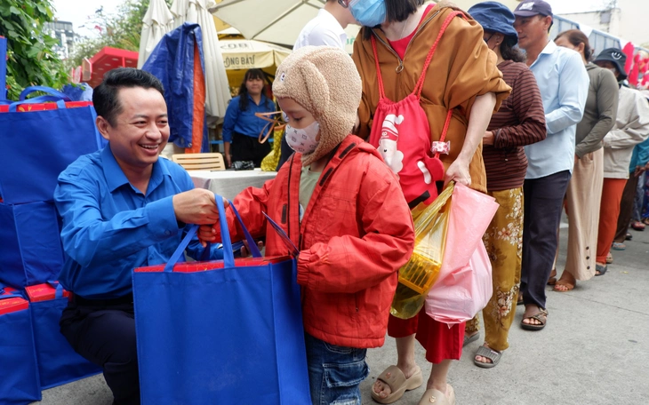 'Mang Tết về nhà' năm 2026: Cùng nối những nhịp cầu đoàn viên - Ảnh 2.