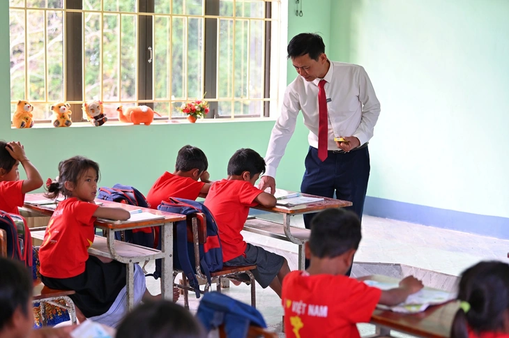 Khát vọng học tập giữa núi rừng Trường Sơn - Ảnh 5.