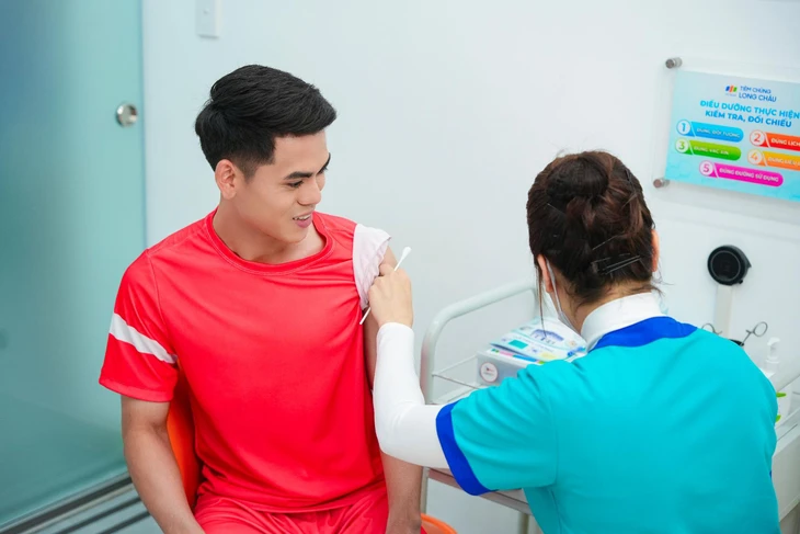 Khuất Văn Khang - Đình Bắc - Trung Kiên hội ngộ ở Tiêm chủng Long Châu - Ảnh 4.